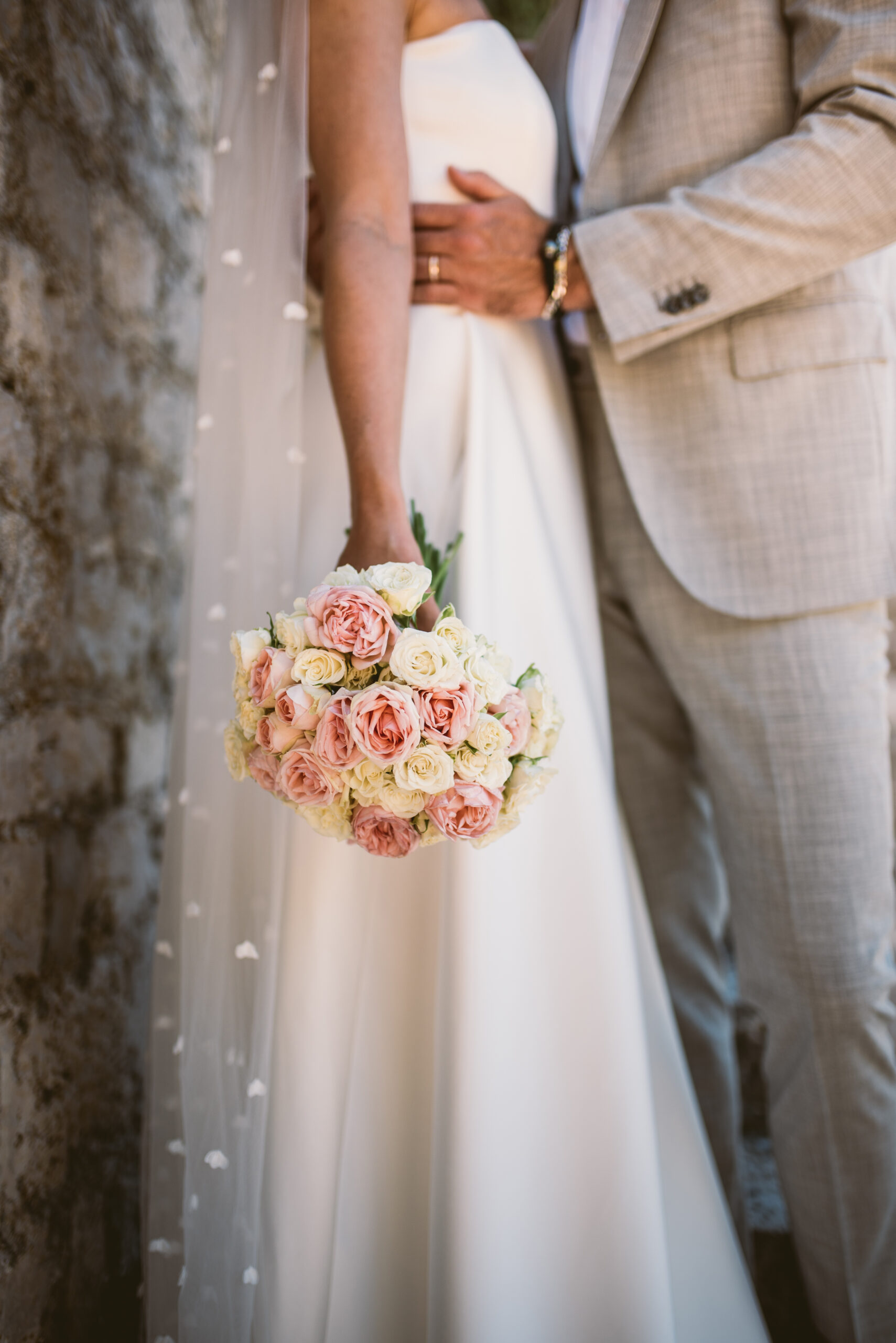 Brautpaar, First Kiss, Liebe, Brautstrauss, Hochzeitsplanung, Teilplanung, Mia Herz, Herz Hochzeiten, Luzern, Hochdorf, Sursee, Zug, Nidwalden, Obwalden